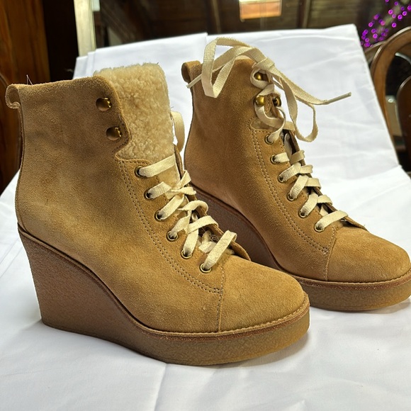 Never worn  New Ugg Kiernan  Honey Suede boots. - Picture 3 of 6